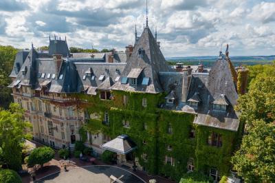 🍷🎬 Winecast – Expérience Culturelle Géorgienne au Château de Pontarmé