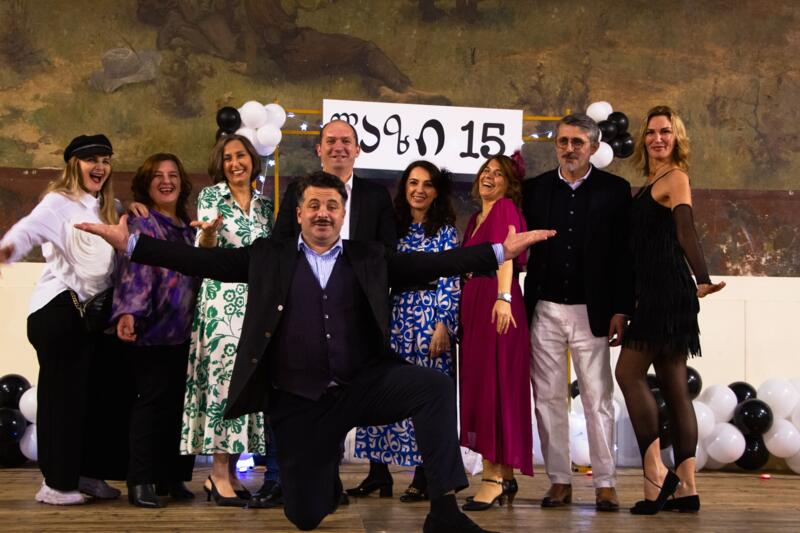 Rencontre des anciennes et nouvelles générations de « Lazi »