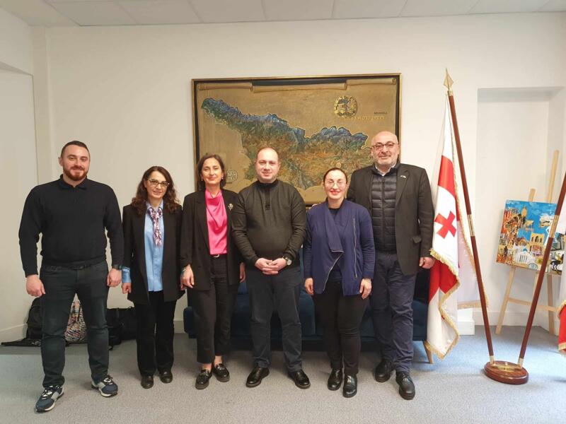 Rencontre avec des représentants du Parlement géorgien à l’école géorgienne de Paris