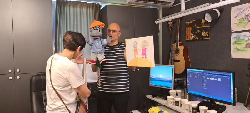 Visite au studio « Le Monde joyeux du savoir »