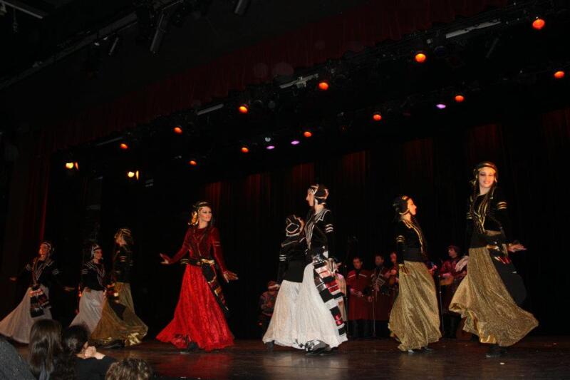 Première montée sur scène du centre culturel géorgien « Lazi »