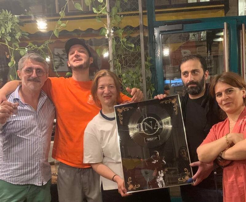 « Lazi » reçoit un disque de diamant
