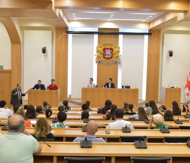Rencontre de « Lazi » avec des membres du Parlement géorgien