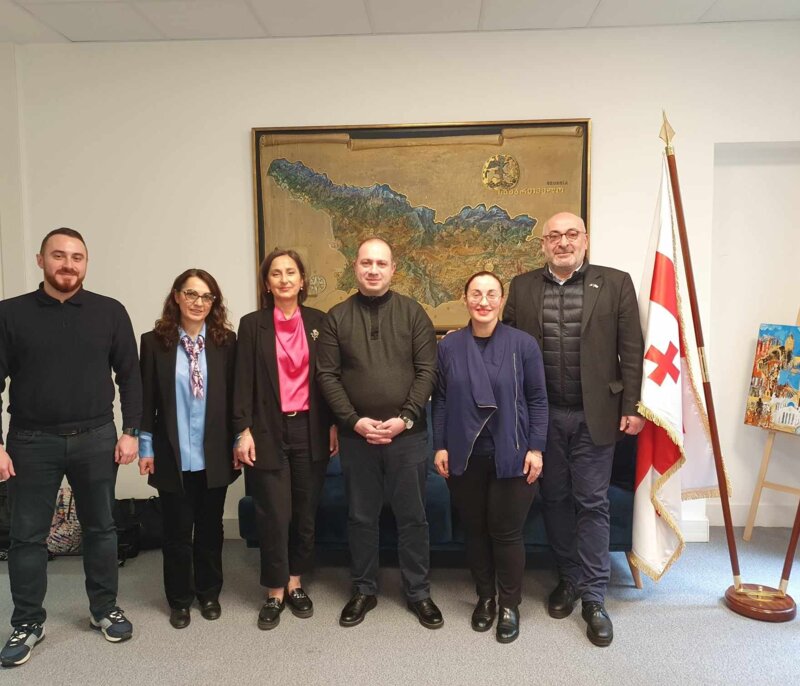 Rencontre avec des représentants du Parlement géorgien à l’école géorgienne de Paris